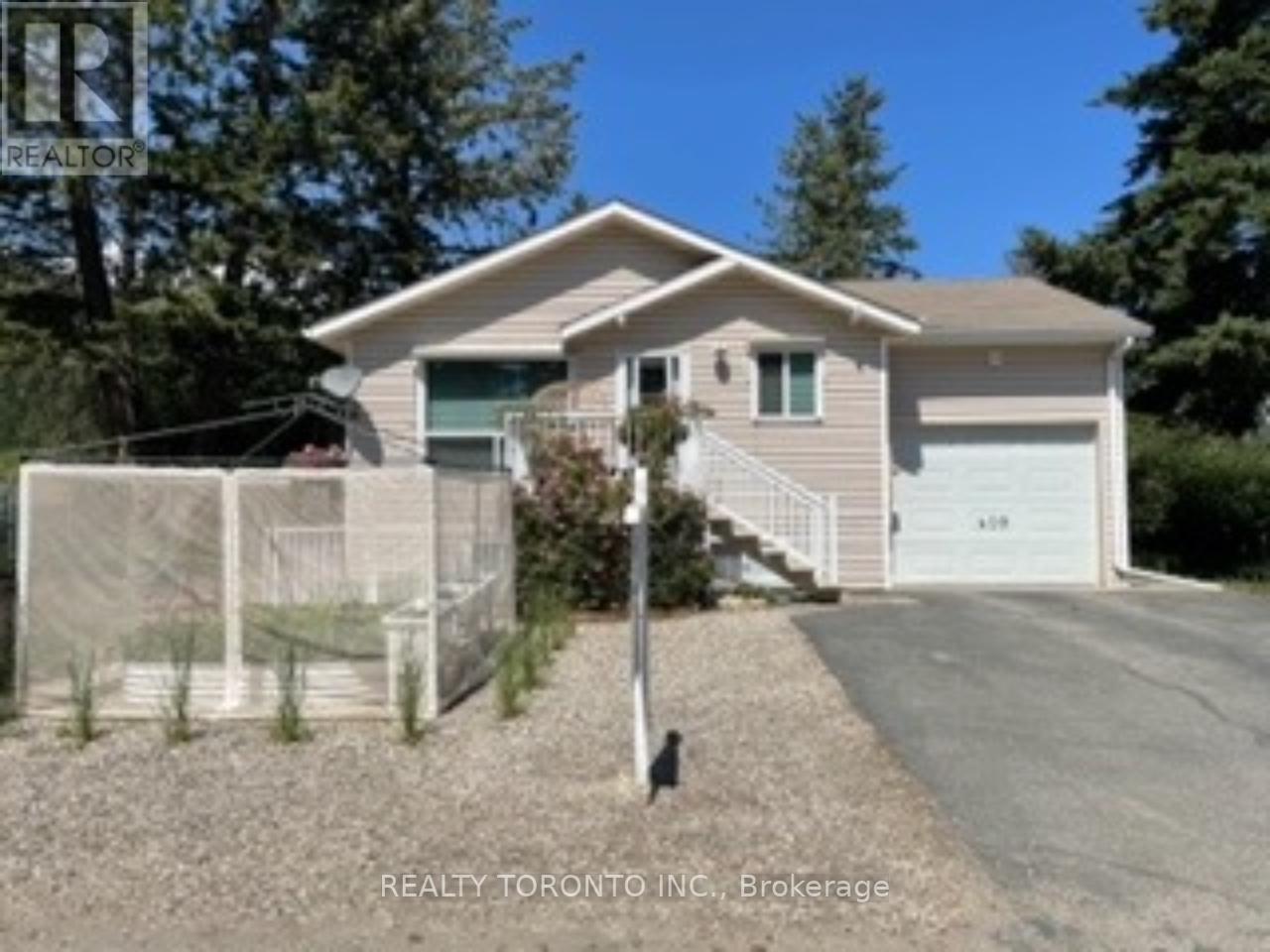 409 Hummingbird Ave, For Sale in Okanagan (Part) 1 Zoocasa