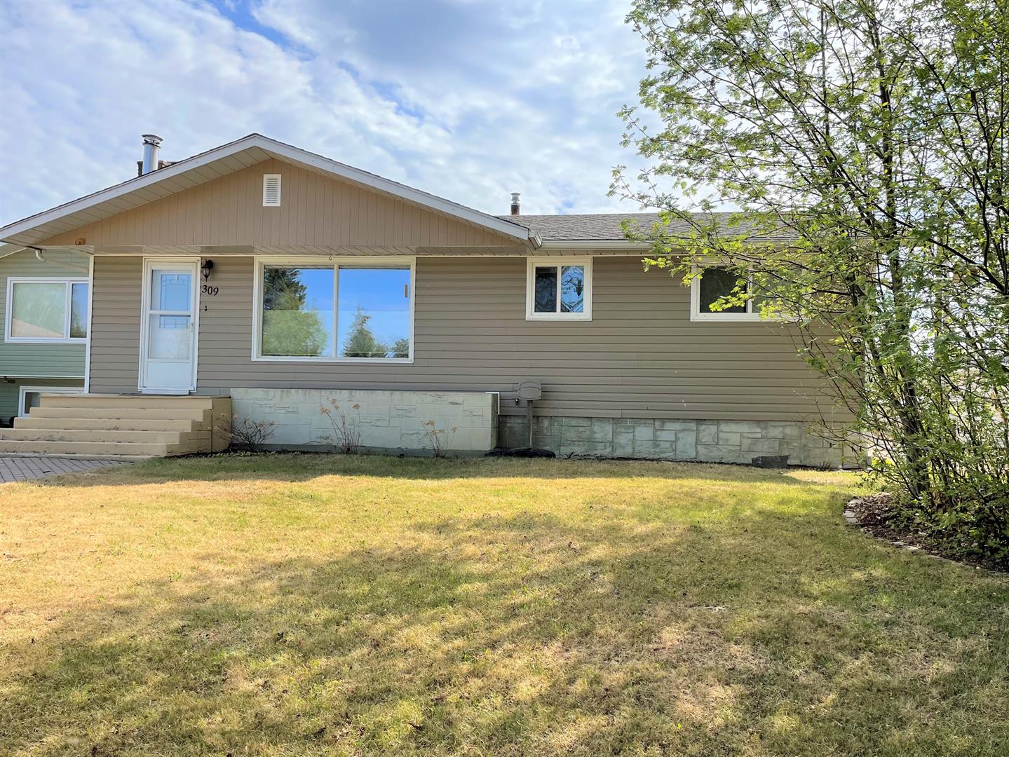 309 5 Street Ne, For Sale in Slave Lake Zoocasa