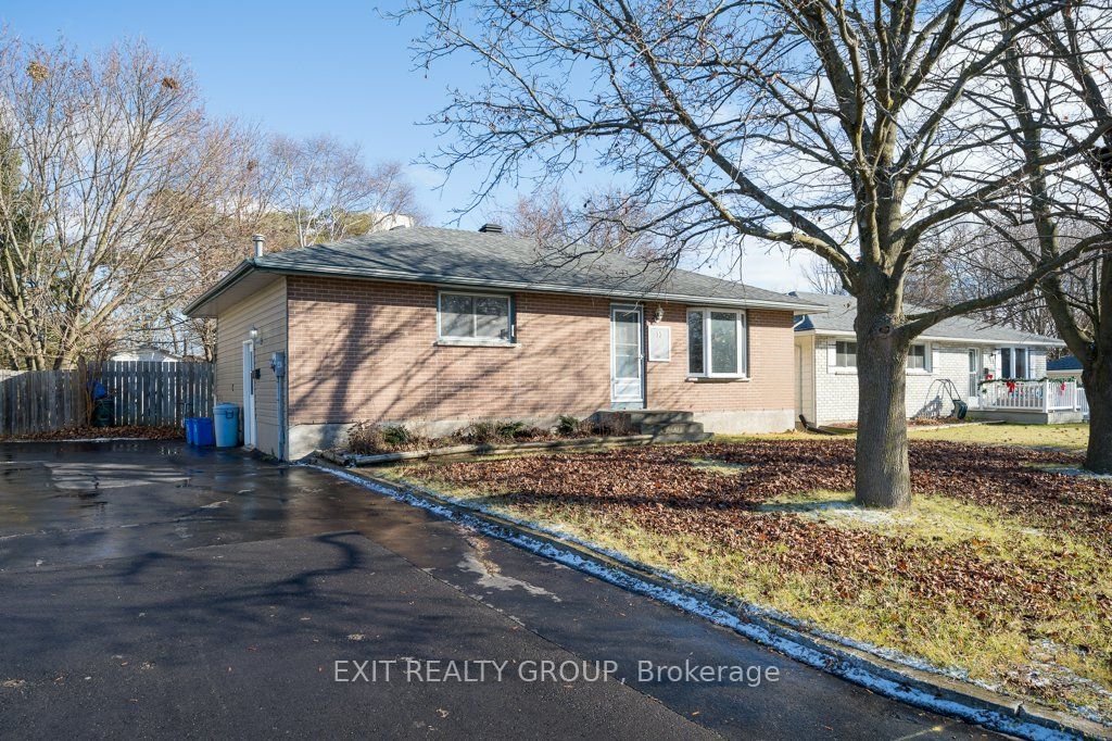 13 Cory Cres, For Sale in Quinte West Zoocasa