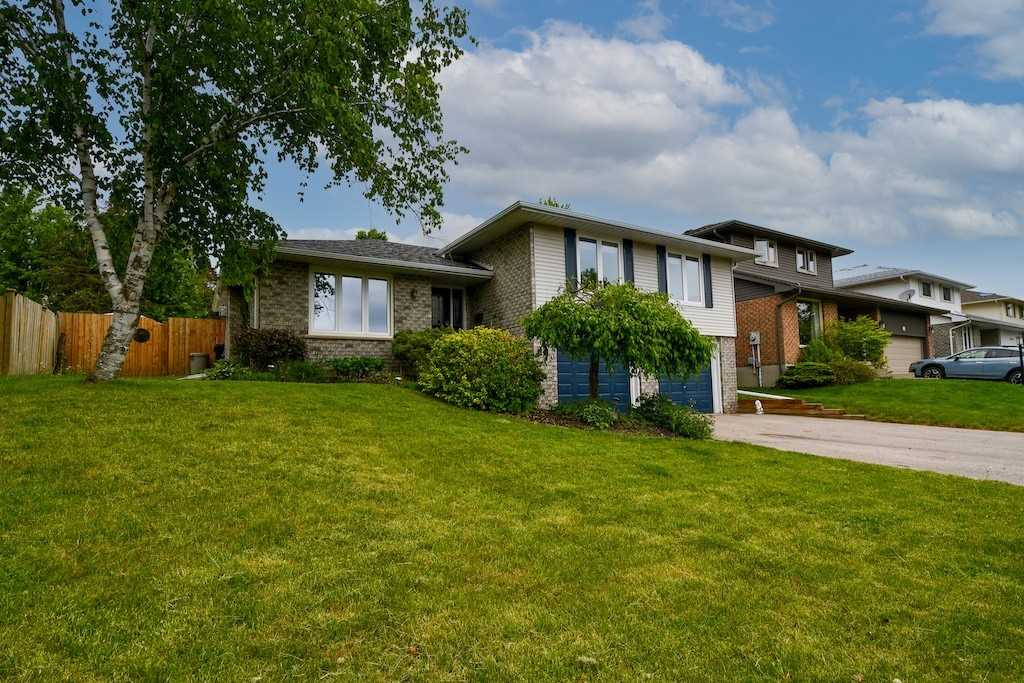 2516 Farmcrest Ave, Sold Conditionally in Peterborough Zoocasa