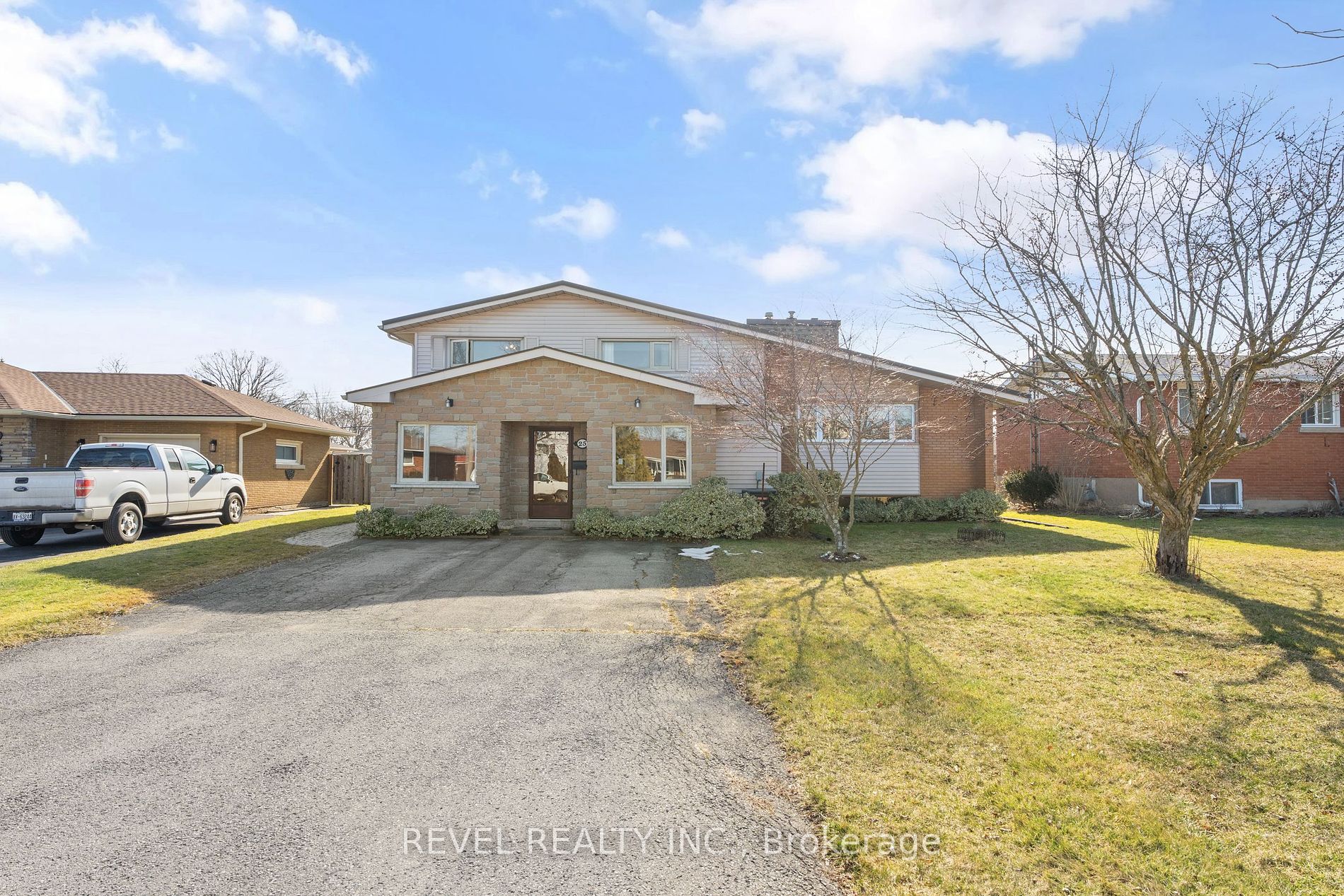 25 Springhead Gdns, For Sale in Welland Zoocasa