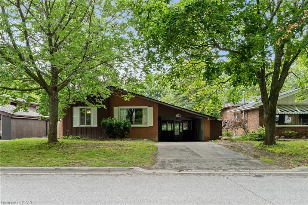 1252 Cartier Boulevard, For Sale in Peterborough Zoocasa