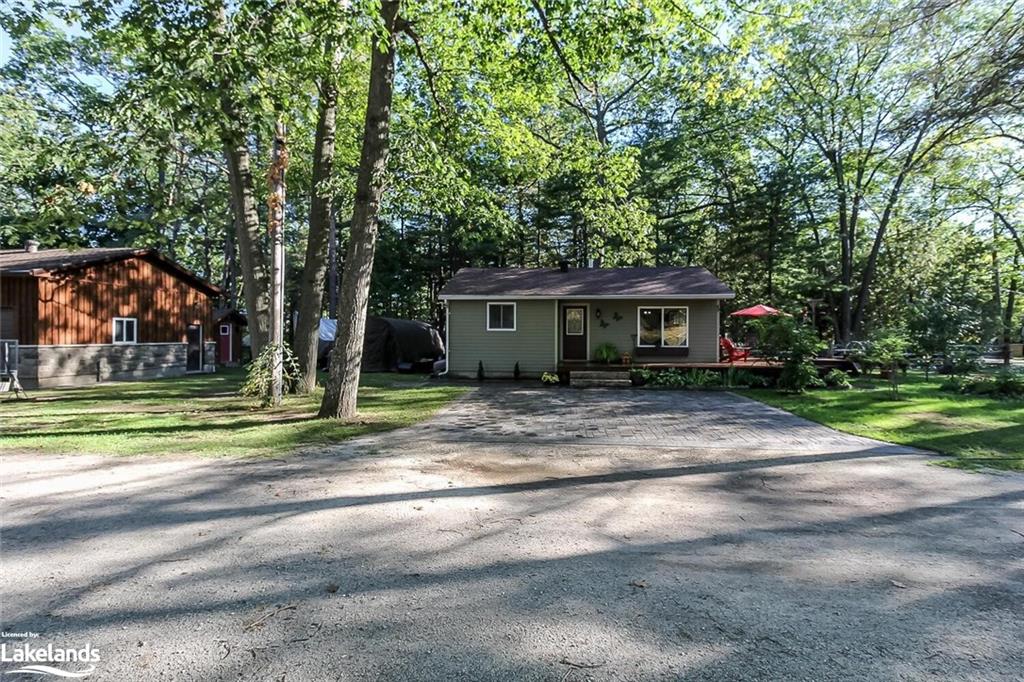 83 32nd Street S, For Sale in Wasaga Beach Zoocasa