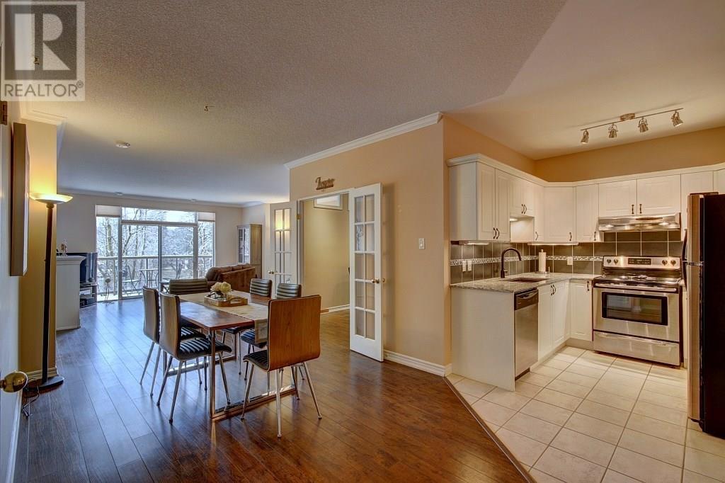 105 255 Keats Way Waterloo 30648883 Zoocasa