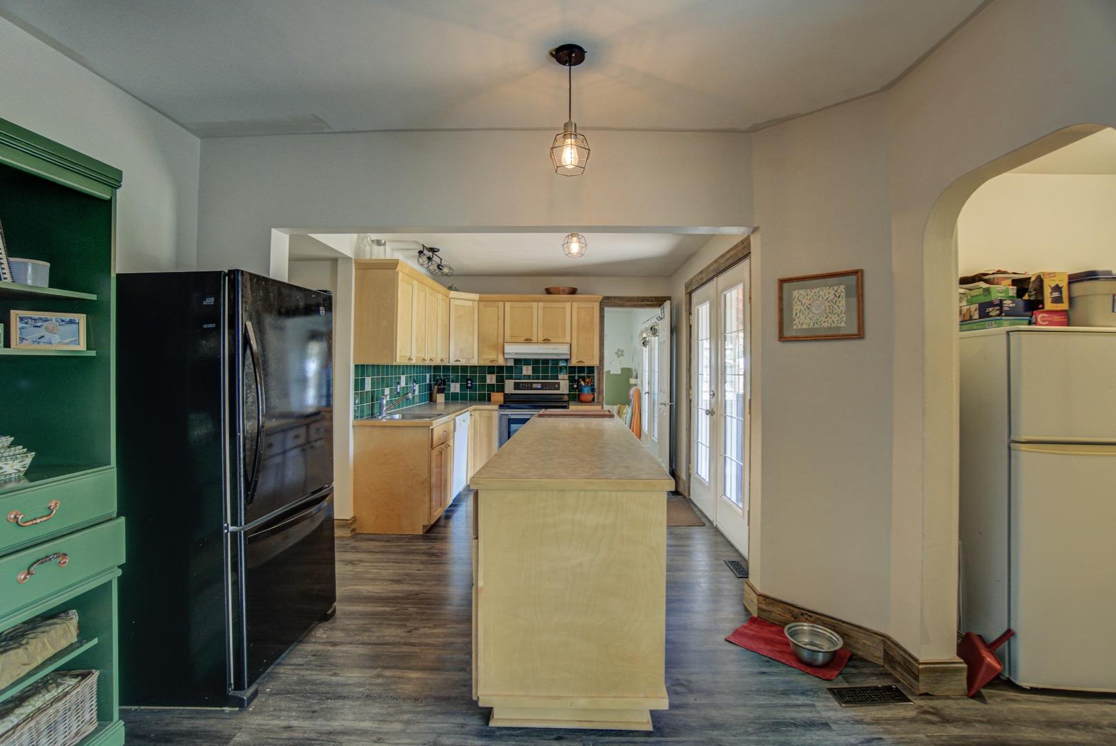 233 47 Avenue W, Sold in Willow Creek No. 26 Zoocasa