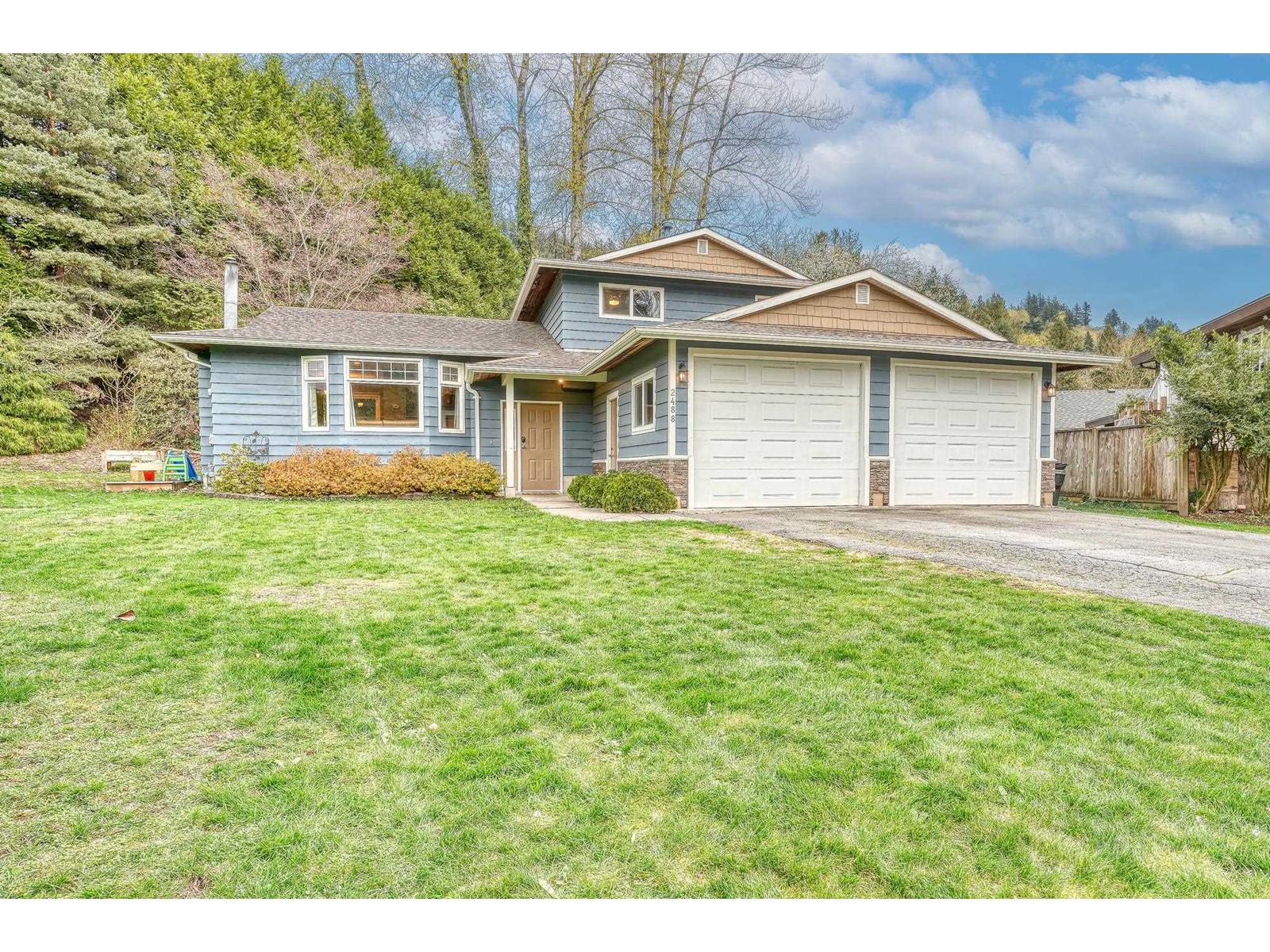 2488 Cameron Crescent, For Sale in Abbotsford Zoocasa
